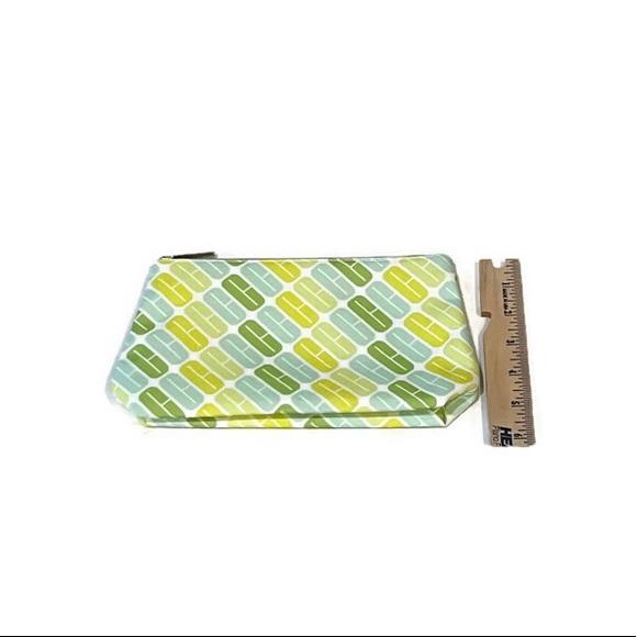 CLINIQUE SIGNATURE C GREEN AND YELLOW MAKEUP COSMETIC BAG - Picture 4 of 5